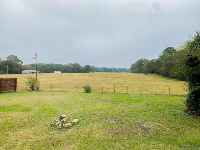 view of yard featuring a rural view