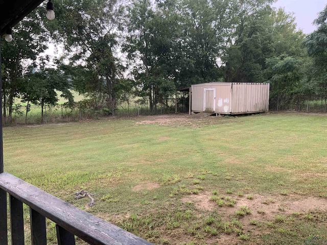 view of yard featuring a storage unit