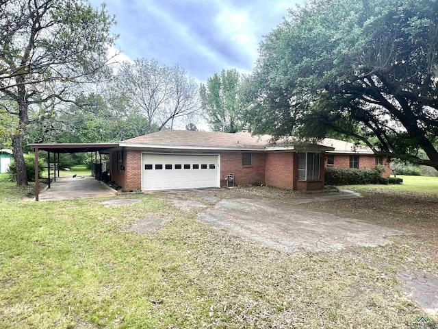 view of front facade featuring a garage, a front yard, and a carport