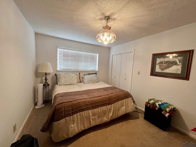 bedroom featuring a textured ceiling, a closet, and carpet flooring