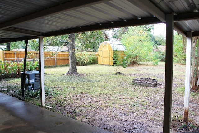 view of yard with a storage unit