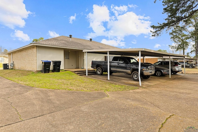 view of front of house featuring a front yard, brick siding, and roof with shingles