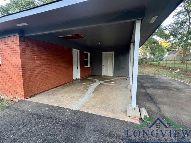 302 Rocket St, Longview, TX 75603 - photo 4