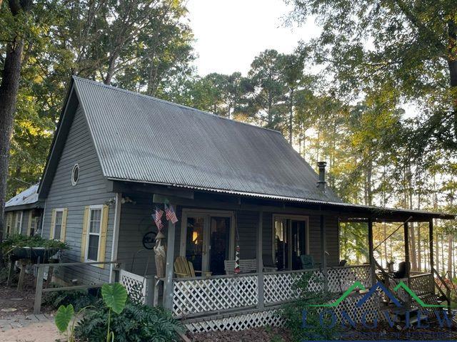 view of front of home featuring a porch