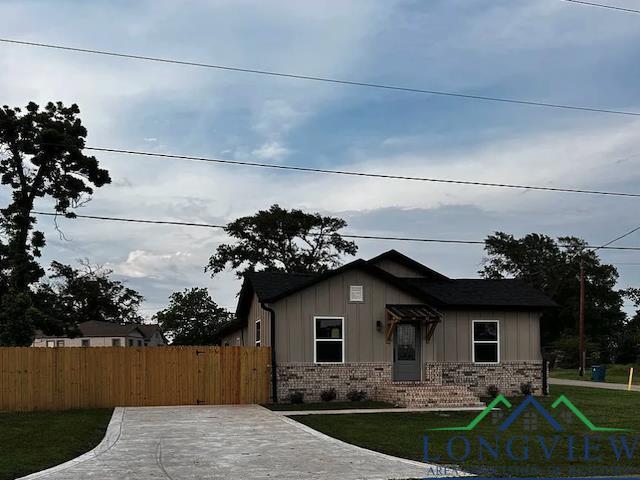 207 Oaklawn Dr, Henderson, TX 75654 - photo 1