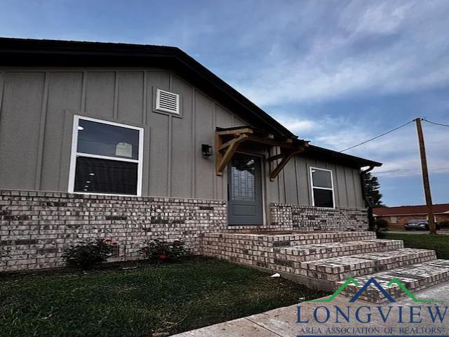 207 Oaklawn Dr, Henderson, TX 75654 - photo 2