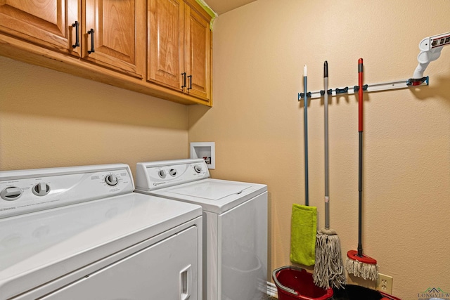 laundry room featuring cabinets and independent washer and dryer