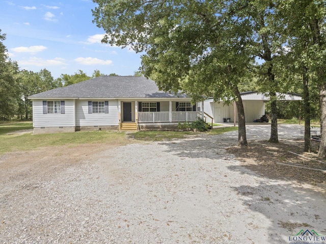 single story home with a porch