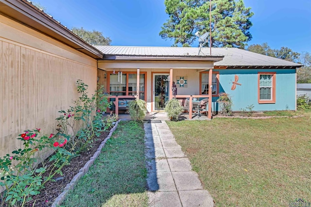 view of front of home with a front yard