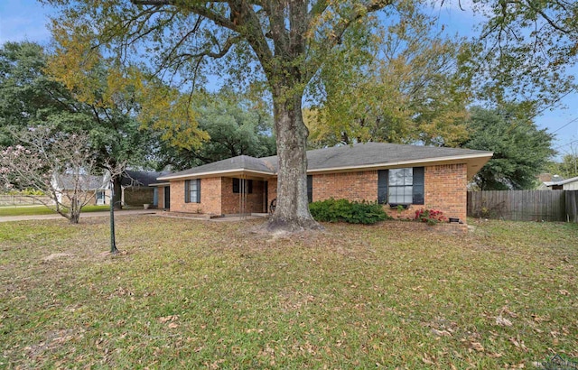 ranch-style house featuring a front lawn