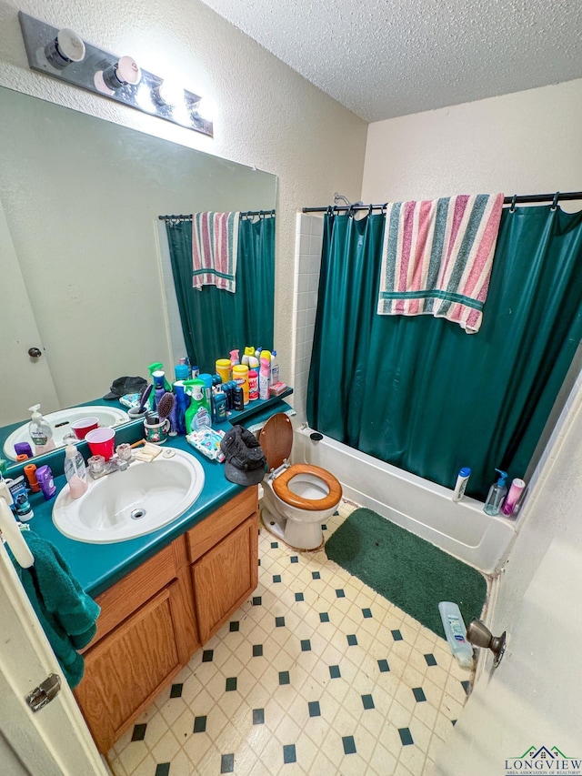 full bath with shower / tub combo, a textured wall, toilet, a textured ceiling, and vanity