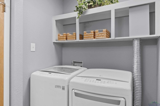 washroom featuring washing machine and clothes dryer