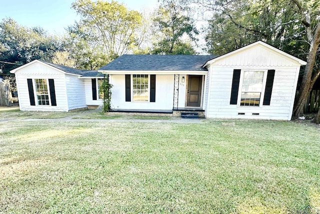 ranch-style house featuring a front lawn