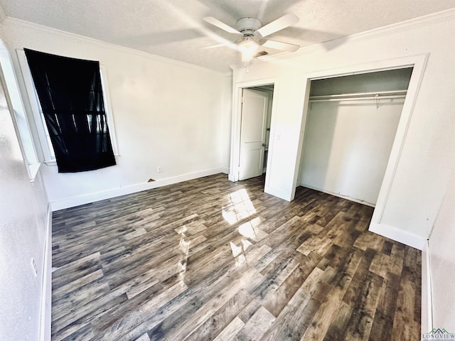 unfurnished bedroom with a textured ceiling, dark hardwood / wood-style floors, ceiling fan, and ornamental molding