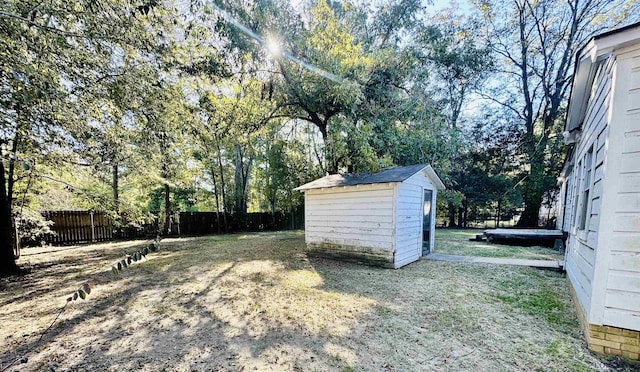 view of yard with a storage unit