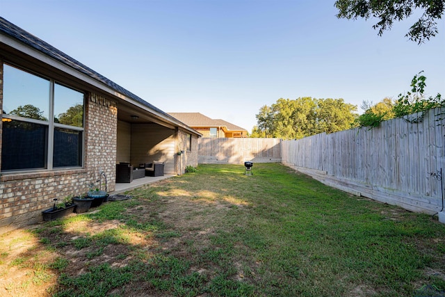 view of yard featuring a patio area