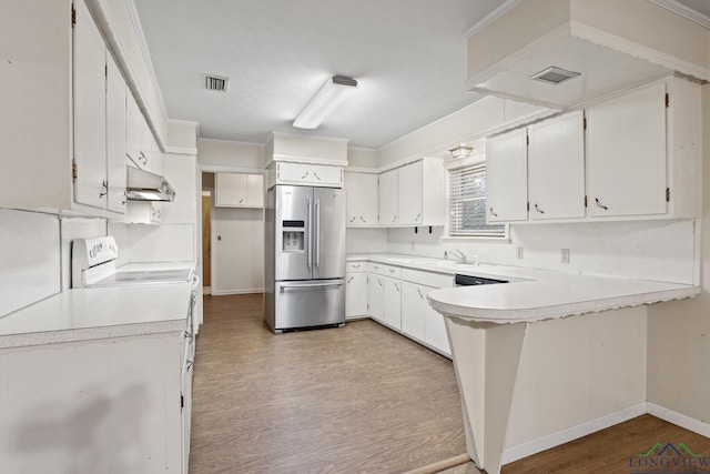 kitchen featuring stainless steel fridge, light wood-style floors, under cabinet range hood, visible vents, and a peninsula
