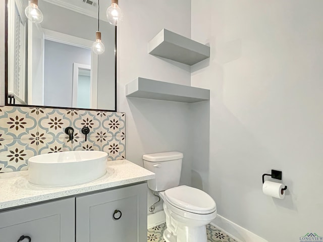 7323 Lake Pointe Cv, Tyler, TX 75703 - half bath with vanity, toilet, baseboards, decorative backsplash, and visible vents