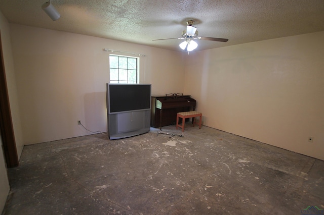 1006 Quitman St, Pittsburg, TX 75686 - unfurnished room with a textured ceiling and ceiling fan
