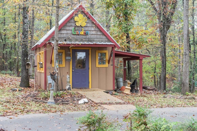 view of outbuilding