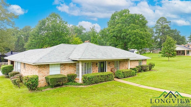 ranch-style house featuring a front lawn and brick siding