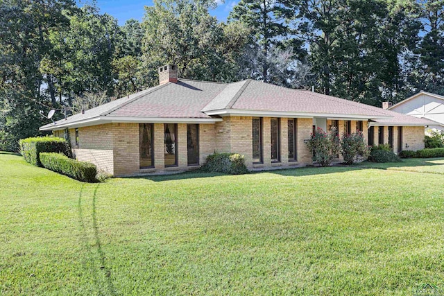 ranch-style house featuring a front lawn