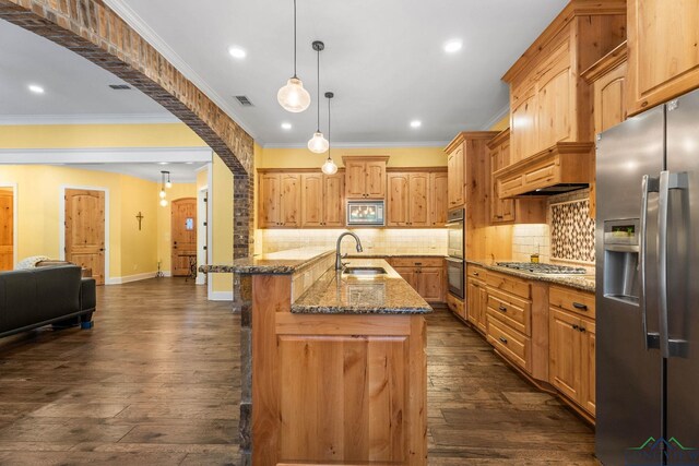 12265 Sable Ln, Whitehouse, TX 75791 - kitchen with appliances with stainless steel finishes, a sink, stone countertops, recessed lighting, and crown molding