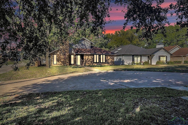 view of front of home featuring a yard