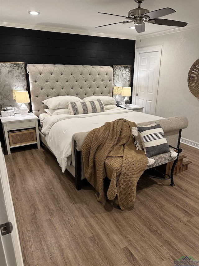 bedroom with hardwood / wood-style floors, crown molding, and ceiling fan