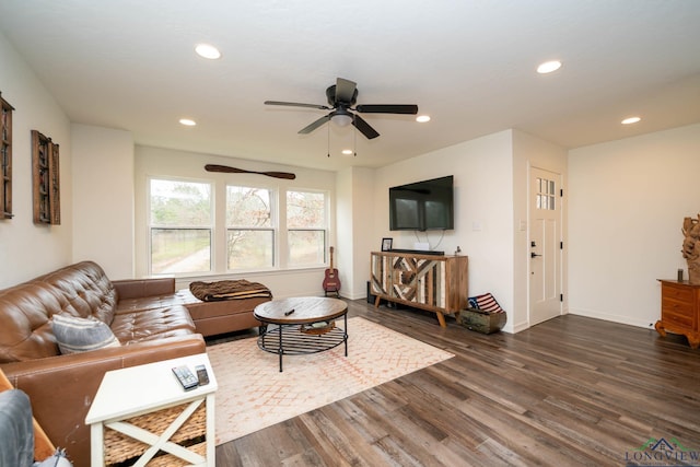 living area featuring dark wood-type flooring, recessed lighting, baseboards, and ceiling fan