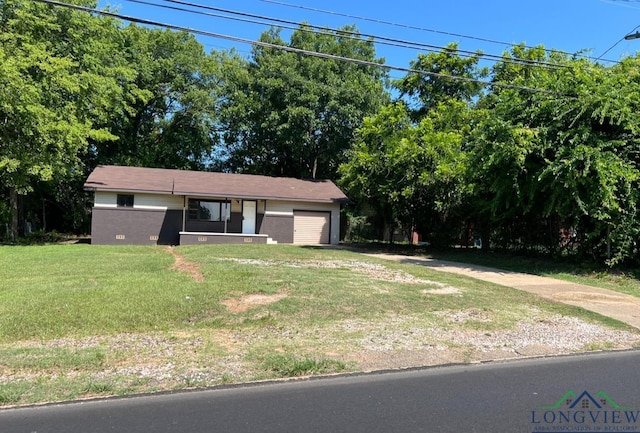 view of front of house with a front lawn