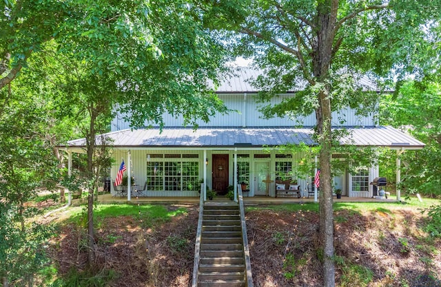 view of front of home featuring covered porch