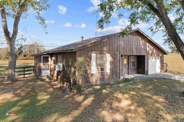 view of front of property featuring a garage and a front lawn