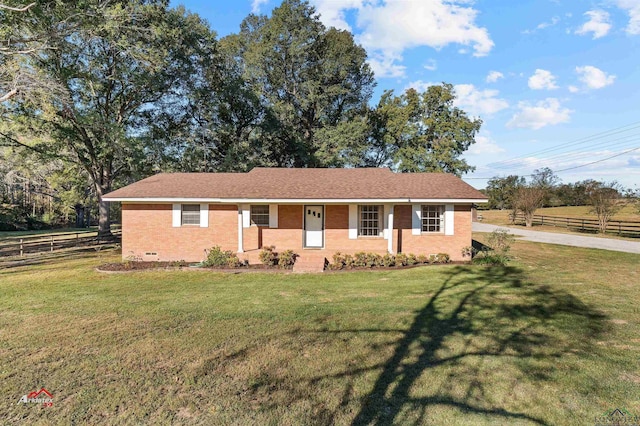 ranch-style house featuring a front yard