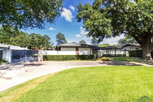2104 Mccann Rd, Longview, TX 75601 - view of yard with a gate