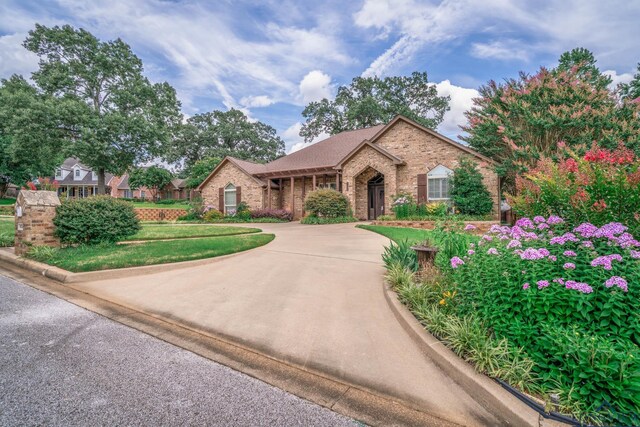 1604 Colonial Dr, Longview, TX 75605 - photo 1