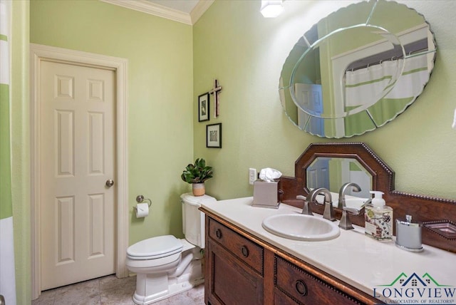 909 University Dr, Carthage, TX 75633 - bathroom with crown molding, toilet, and vanity