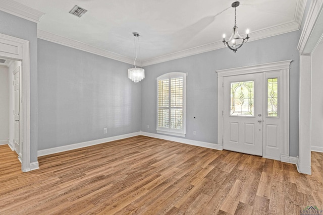 entryway featuring crown molding, a chandelier, and light hardwood / wood-style flooring