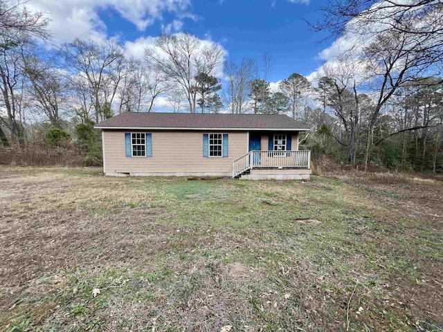 single story home with a front lawn