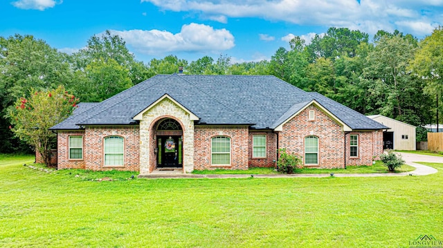 view of front facade with a front yard