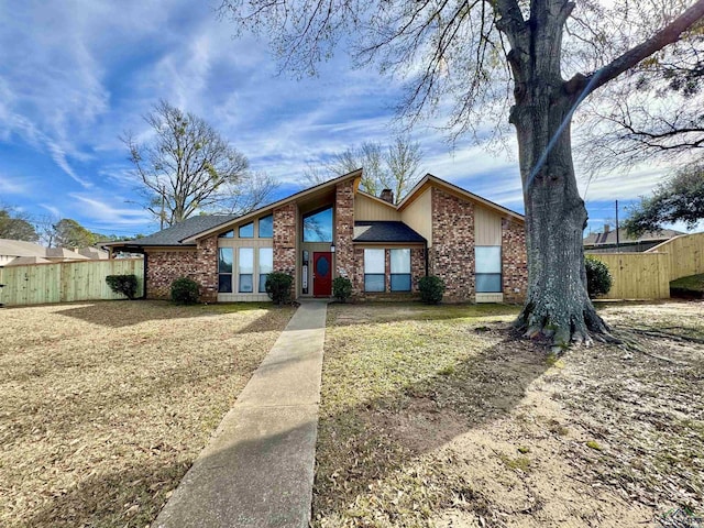 single story home with a front lawn