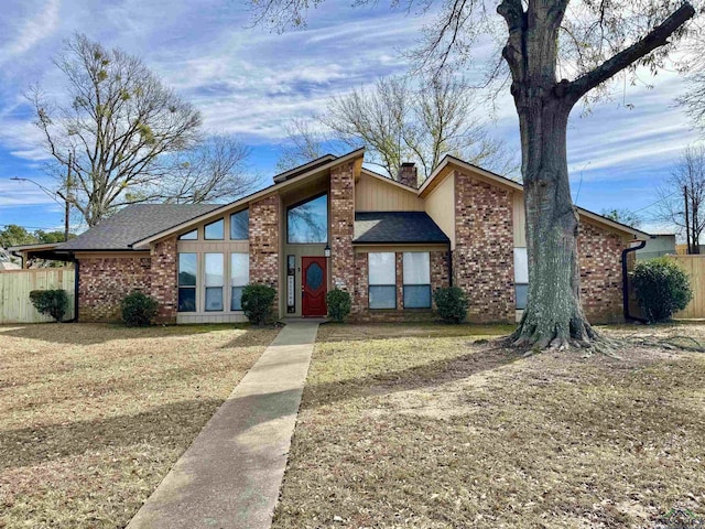 view of front of house featuring a front yard