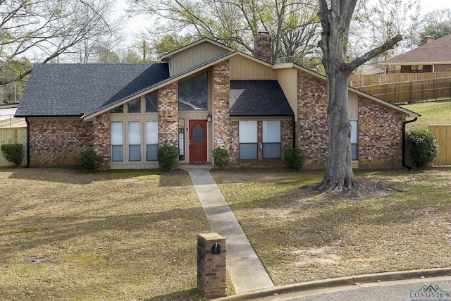 view of front property