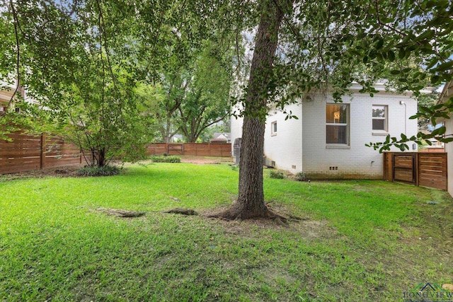 513 E Young, Longview, TX 75602 - view of yard