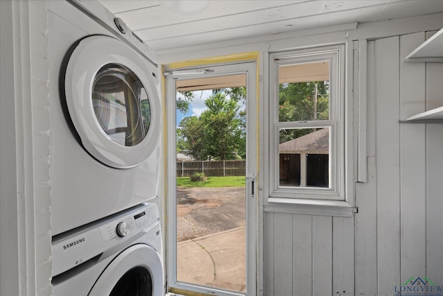 513 E Young, Longview, TX 75602 - laundry room featuring stacked washer / dryer