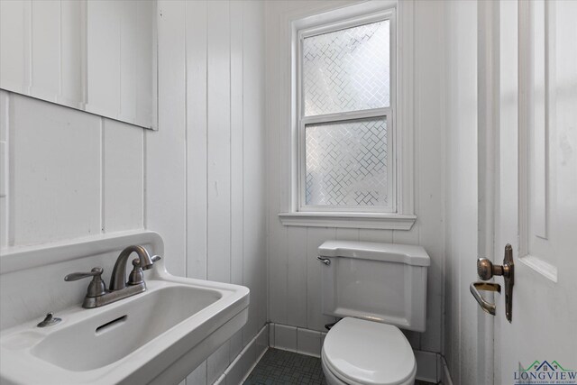 513 E Young, Longview, TX 75602 - bathroom with a sink and toilet