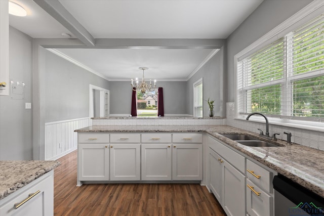513 E Young, Longview, TX 75602 - kitchen featuring a sink, dishwasher, dark wood-style floors, a chandelier, and a peninsula