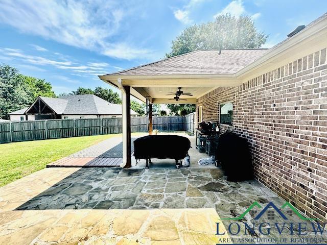 view of patio featuring a fenced backyard and a ceiling fan