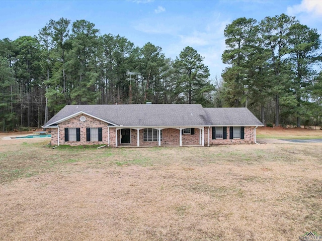 single story home featuring a front lawn