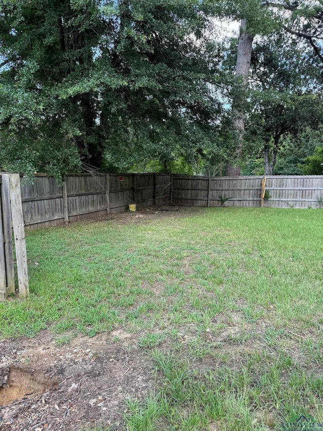 Listing photo 3 for 212 E Pirate St, Longview TX 75604